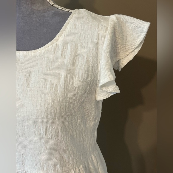 Esther and Co White Textured Cotton Tiered Dress with flutter sleeves Sz SM - Picture 3 of 7